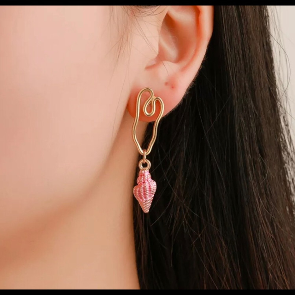 Pink Golden Beach Conch Shell Earrings